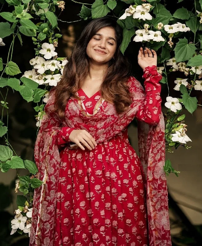 Women's Red Viscose Printed Kurta And Pant Set With Dupatta - Alvami Trendy Printed Leggings Women's Red Viscose Printed Kurta And Pant Set With Dupatta - Alvami Trendy Printed Leggings