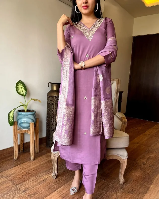 Women's Lavendar Embroidery Kurta With Pant And Duppata Set - Dwija Fashion Classic Chino Pants Women's Lavendar Embroidery Kurta With Pant And Duppata Set - Dwija Fashion Classic Chino Pants