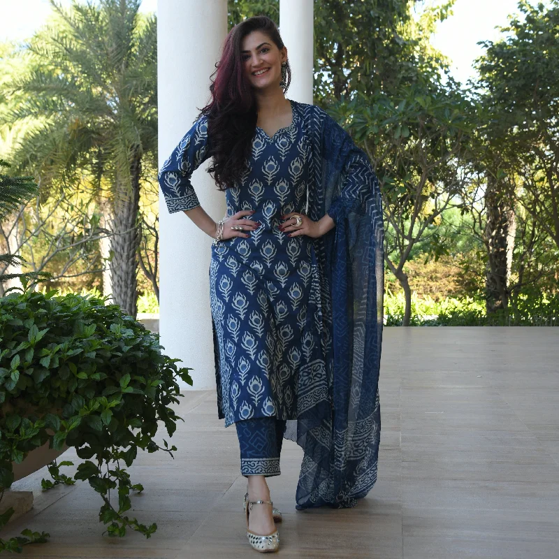 Women's Blue Printed Viscose Rayon Kurta, Pant And Dupatta Set - Alvami Modern Stretch Trousers Women's Blue Printed Viscose Rayon Kurta, Pant And Dupatta Set - Alvami Modern Stretch Trousers
