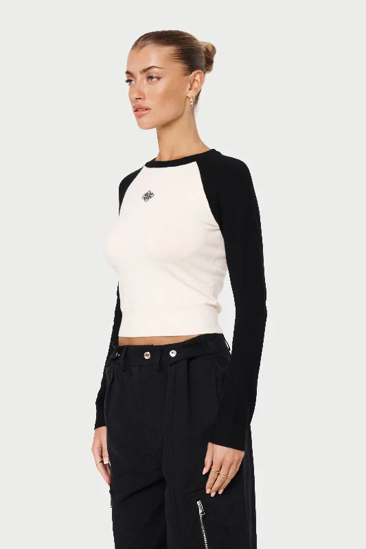 EMBLEM FINE KNITTED LONG SLEEVE TOP - OFF WHITE