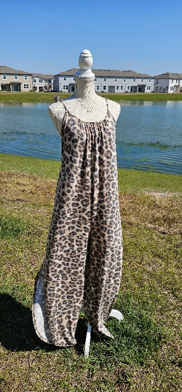 Monica Leopard Jumpsuit - Brown - X-LARGE - FINAL SALE Classic denim jumpsuit, Street style, Comfortable, Trendy Monica Leopard Jumpsuit - Brown - X-LARGE - FINAL SALE Classic denim jumpsuit, Street style, Comfortable, Trendy