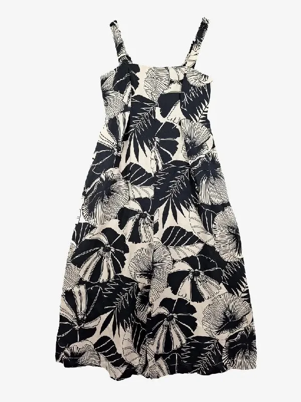 Veronika Maine Monochrome Tropical Leaf Summer Jumpsuit Size 12 Sleeveless wide leg jumpsuit, Summer fashion, Stylish, Comfortable Veronika Maine Monochrome Tropical Leaf Summer Jumpsuit Size 12 Sleeveless wide leg jumpsuit, Summer fashion, Stylish, Comfortable